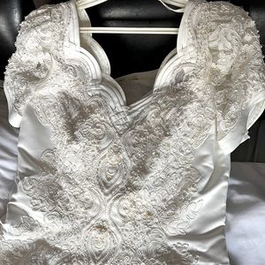 Bridal Originals Wedding Gown from the late 90s. Short sleeve & full skirt